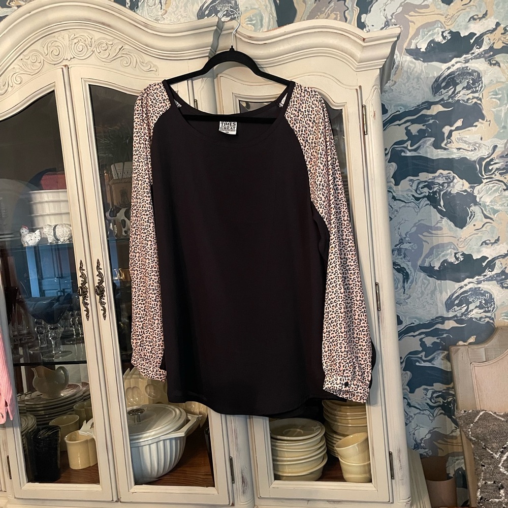 $10 FINAL MARKDOWN Good Times & Great Adventures semi sheer Leopard Blouse XXL